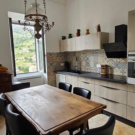 Bel & Ancien Appartement T3 Renove Dans Sartene Exterior photo