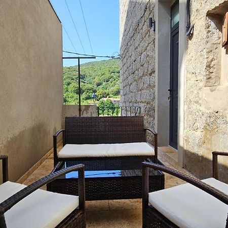 Bel & Ancien Appartement T3 Renove Dans Sartene Exterior photo