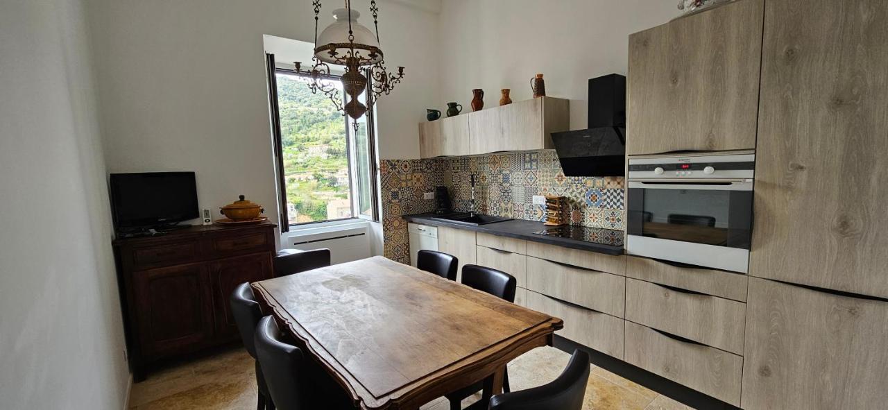 Bel & Ancien Appartement T3 Renove Dans Sartene Exterior photo